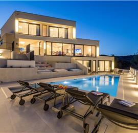 4 bedroom villa with heated pool and sea view in Vinišće, sleeps 8